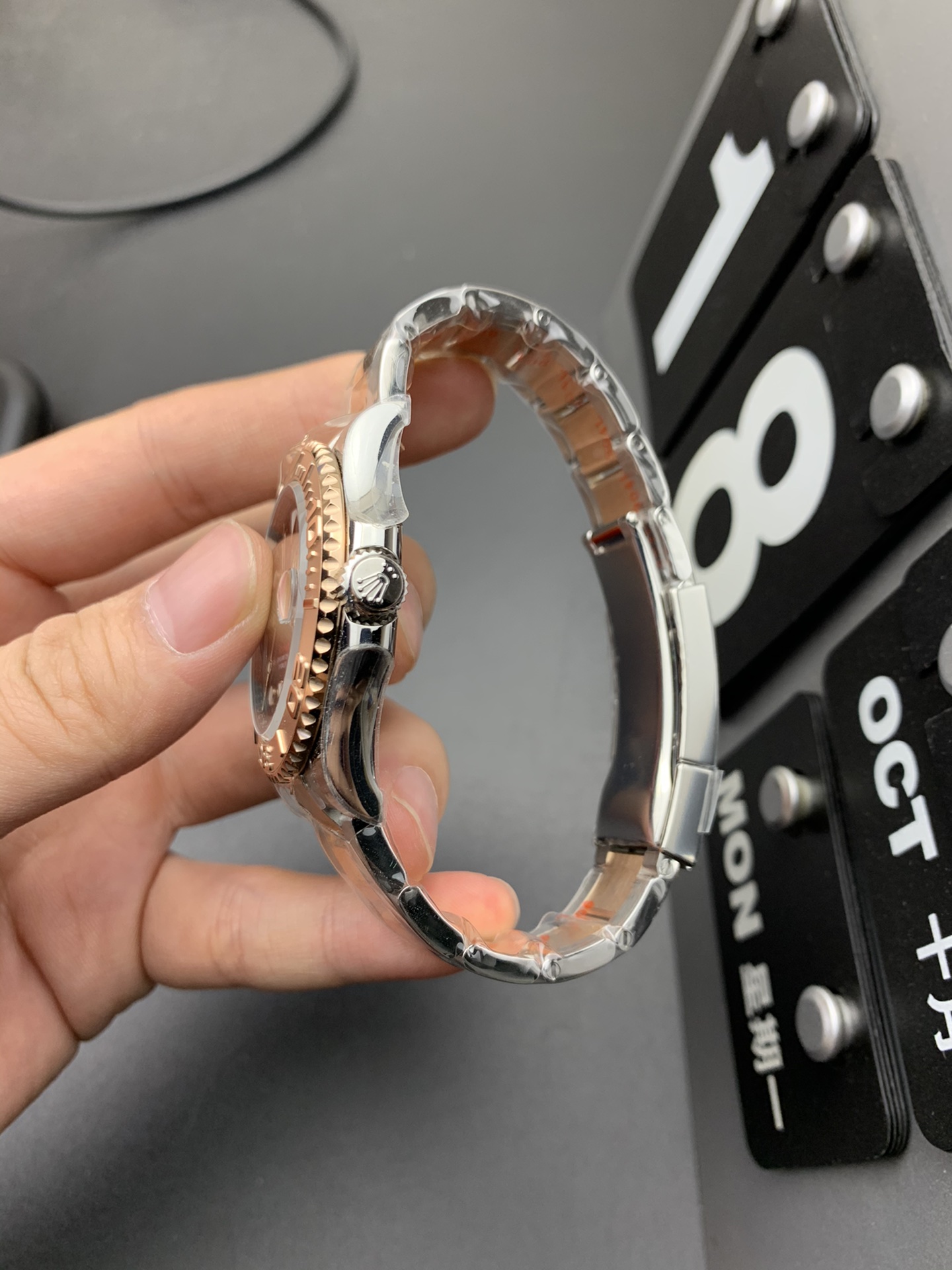 劳力士游艇名仕型间金黑盘机械复刻腕表 劳力士游艇名仕型间金黑盘机械复刻腕表