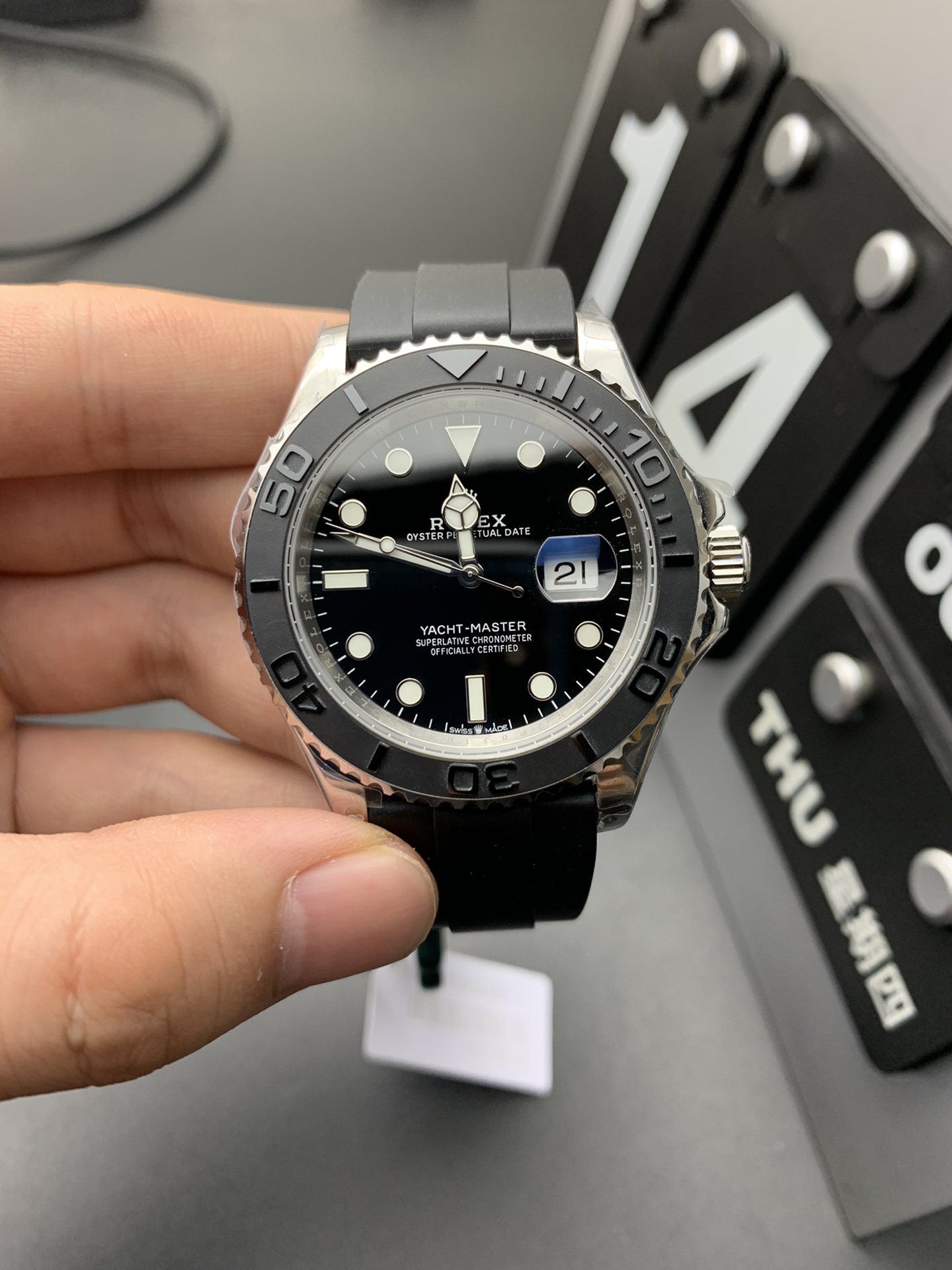 劳力士游艇名仕型黑盘橡胶带复刻机械腕表