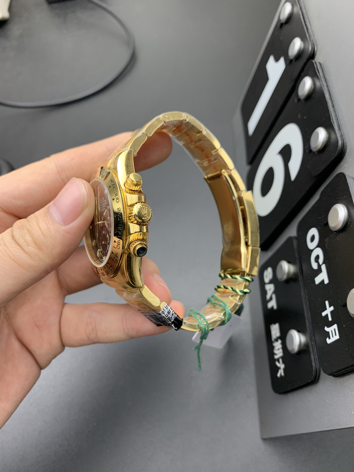 超A仿品劳力士宇宙计型迪通拿全金绿盘计时腕表 超A仿品劳力士宇宙计型迪通拿全金绿盘计时腕表