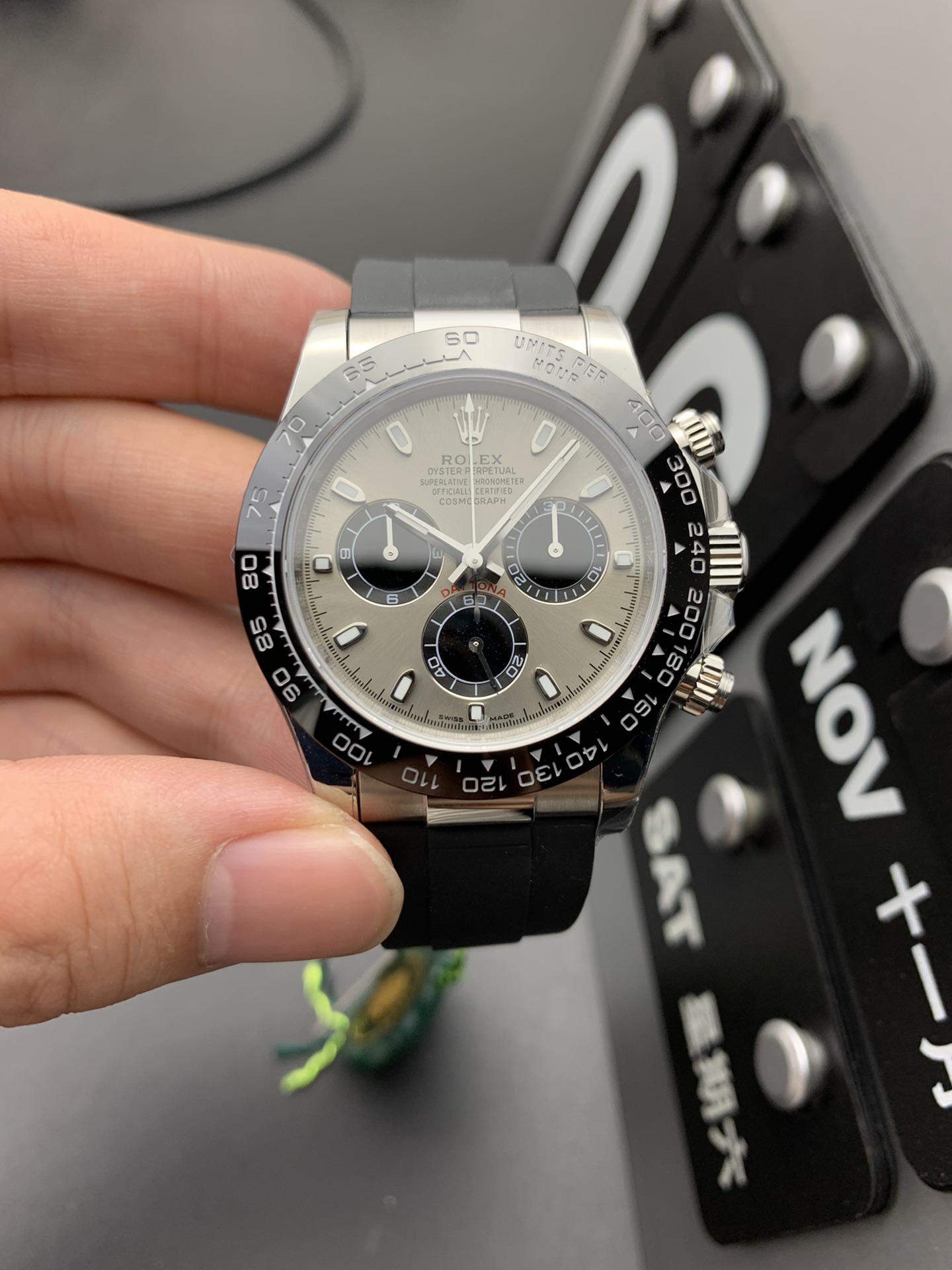 劳力士宇宙计型迪通拿灰盘橡胶带机械男表