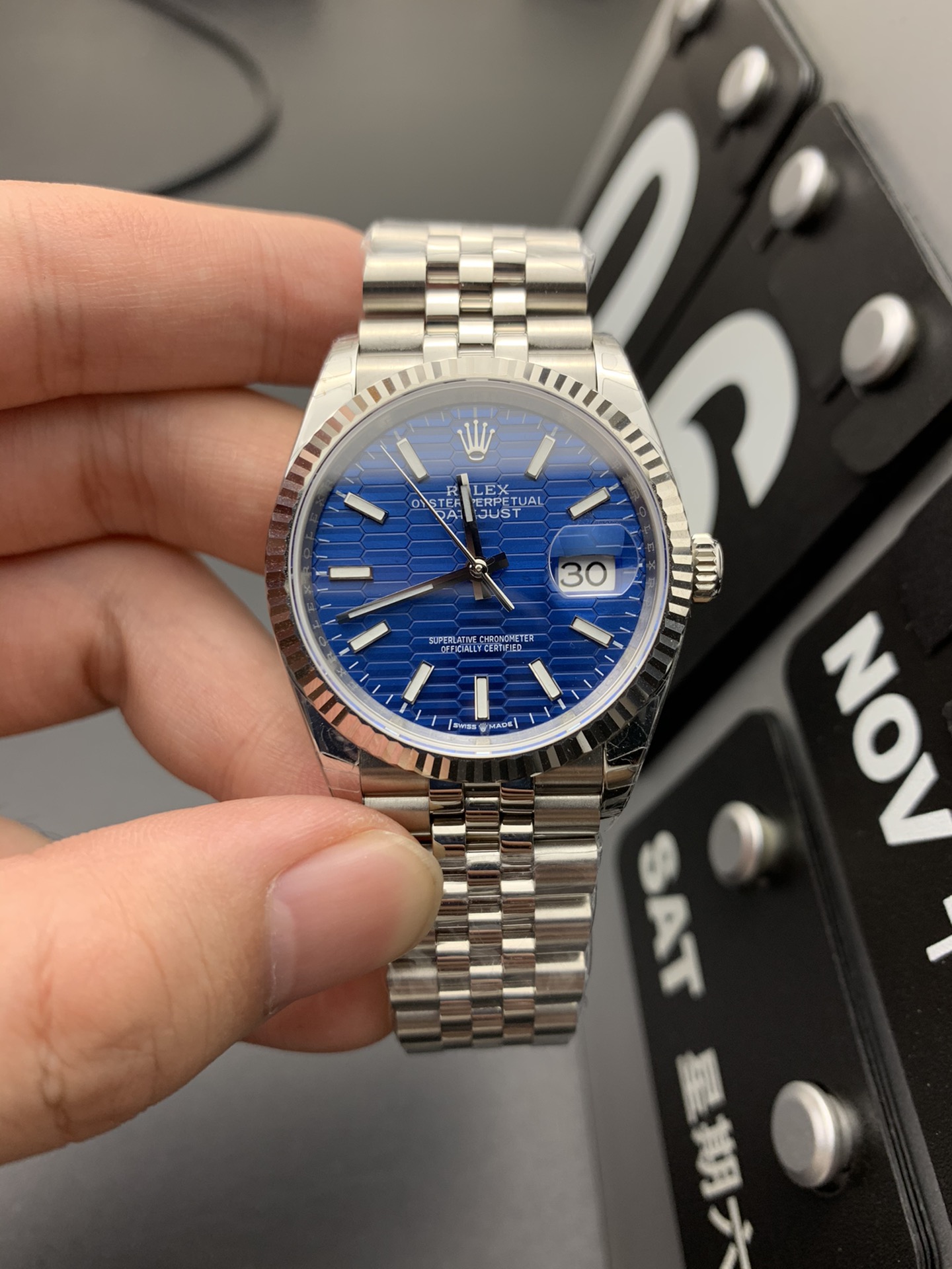 劳力士日志型蓝盘蜂窝纹自动机械男表