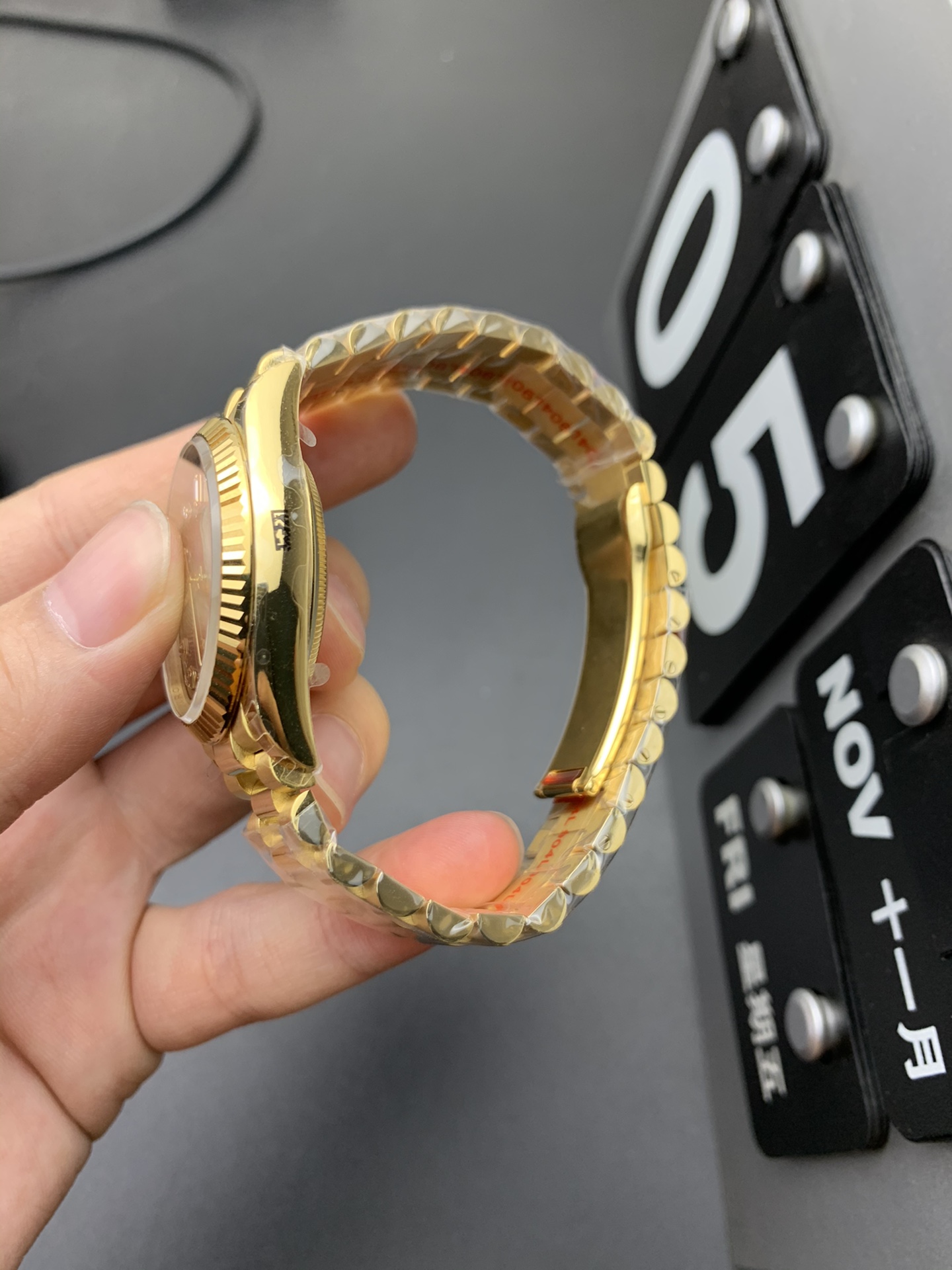 劳力士星期日历型渐变绿盘镶钻18K黄金腕表 劳力士星期日历型渐变绿盘镶钻18K黄金腕表