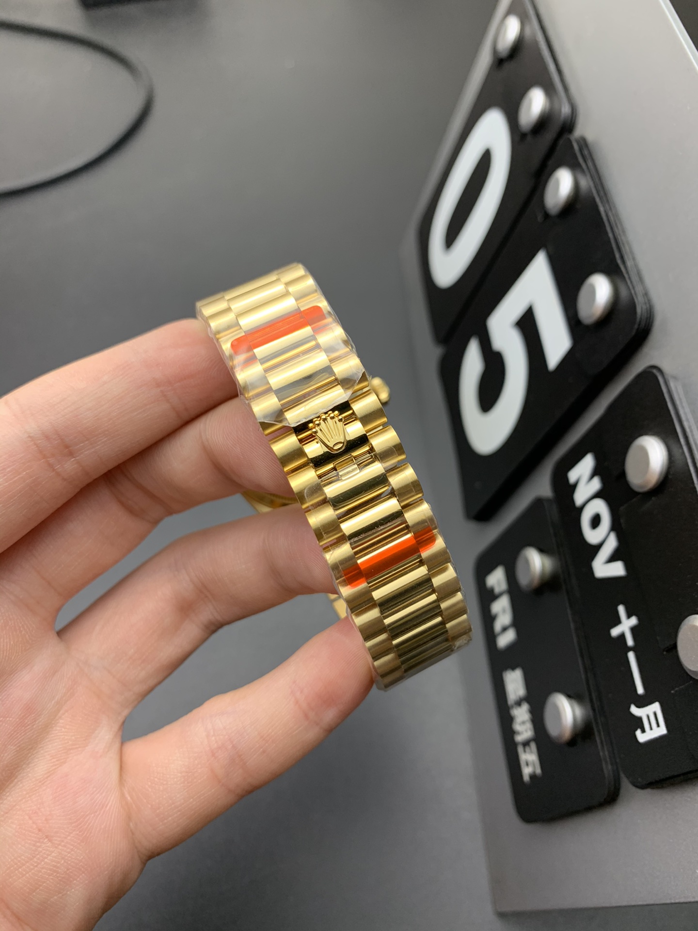 劳力士星期日历型渐变绿盘镶钻18K黄金腕表 劳力士星期日历型渐变绿盘镶钻18K黄金腕表