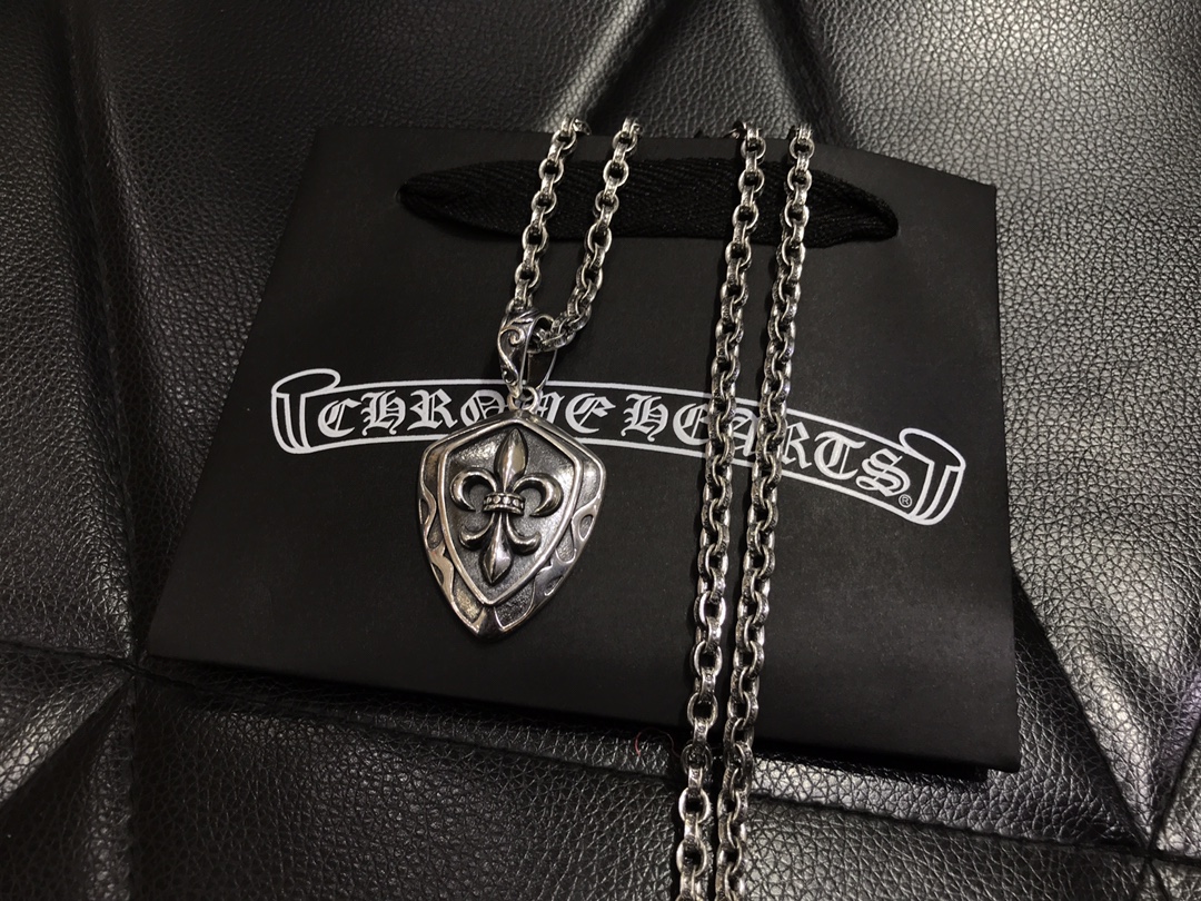 Chrome Hearts 复古童军花盾牌吊坠项链