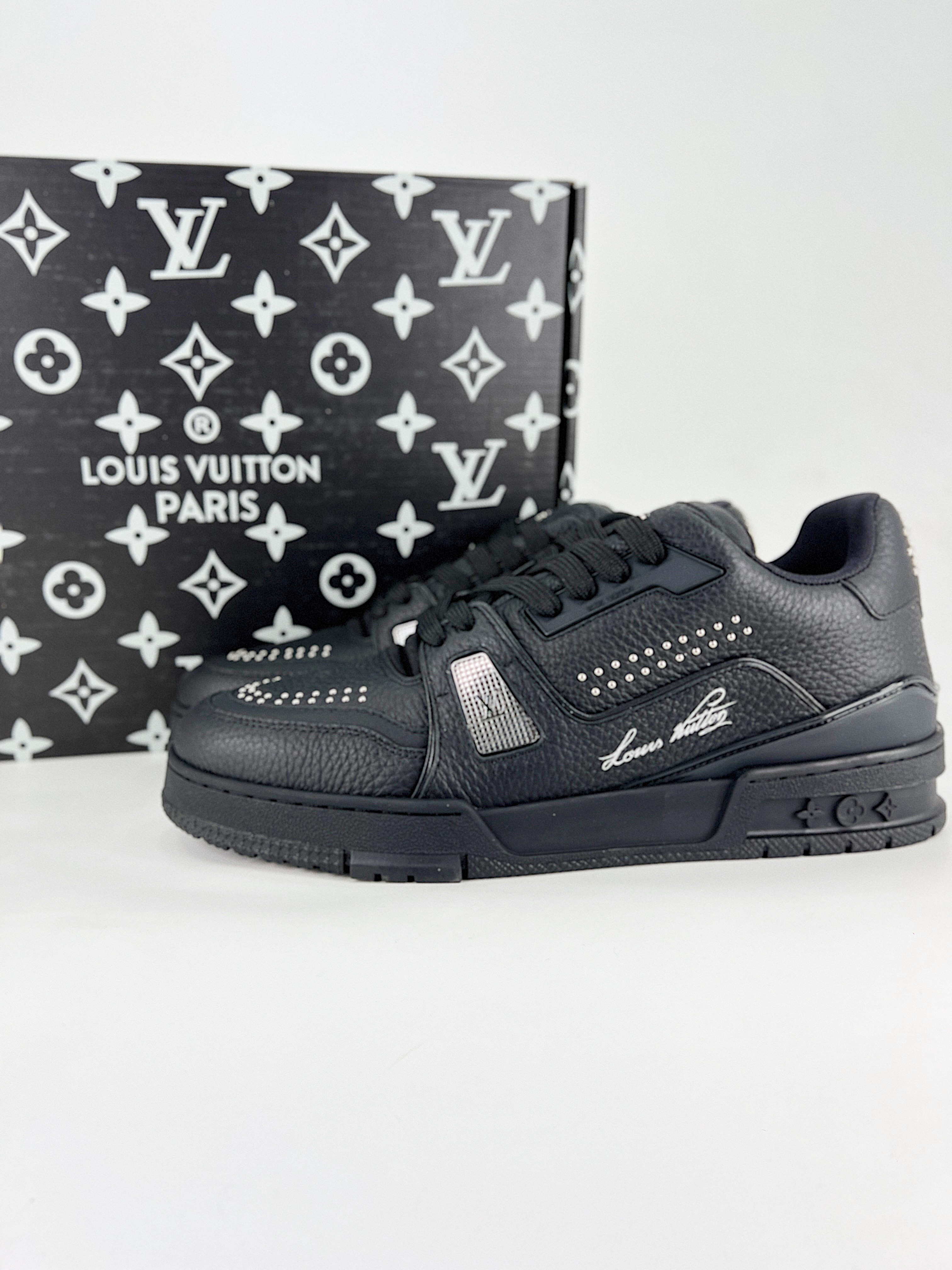 LV路易威登黑铆钉全黑休闲板鞋（超A仿品）