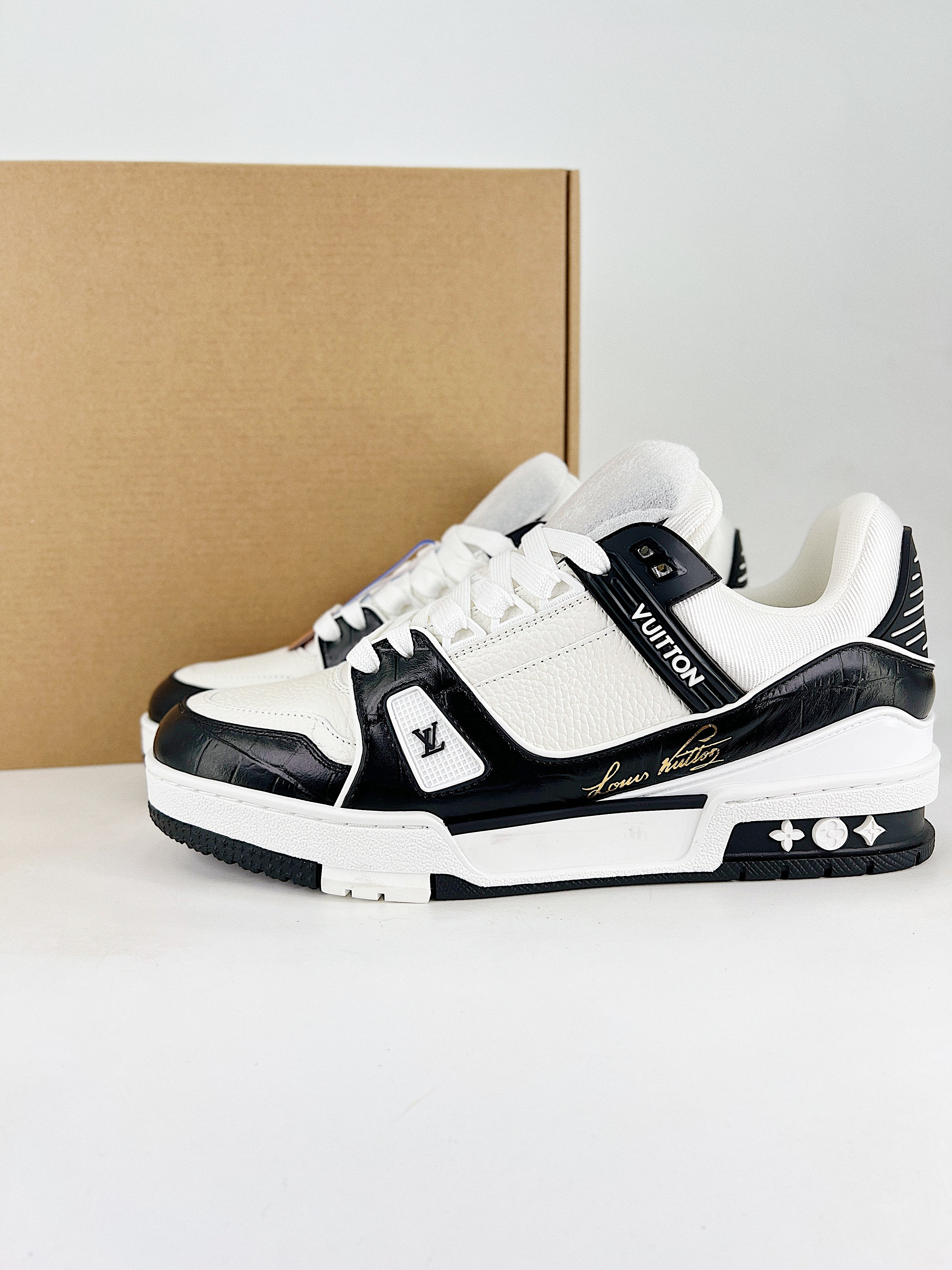 路易威登LV Trainer黑白拼色签名款休闲板鞋