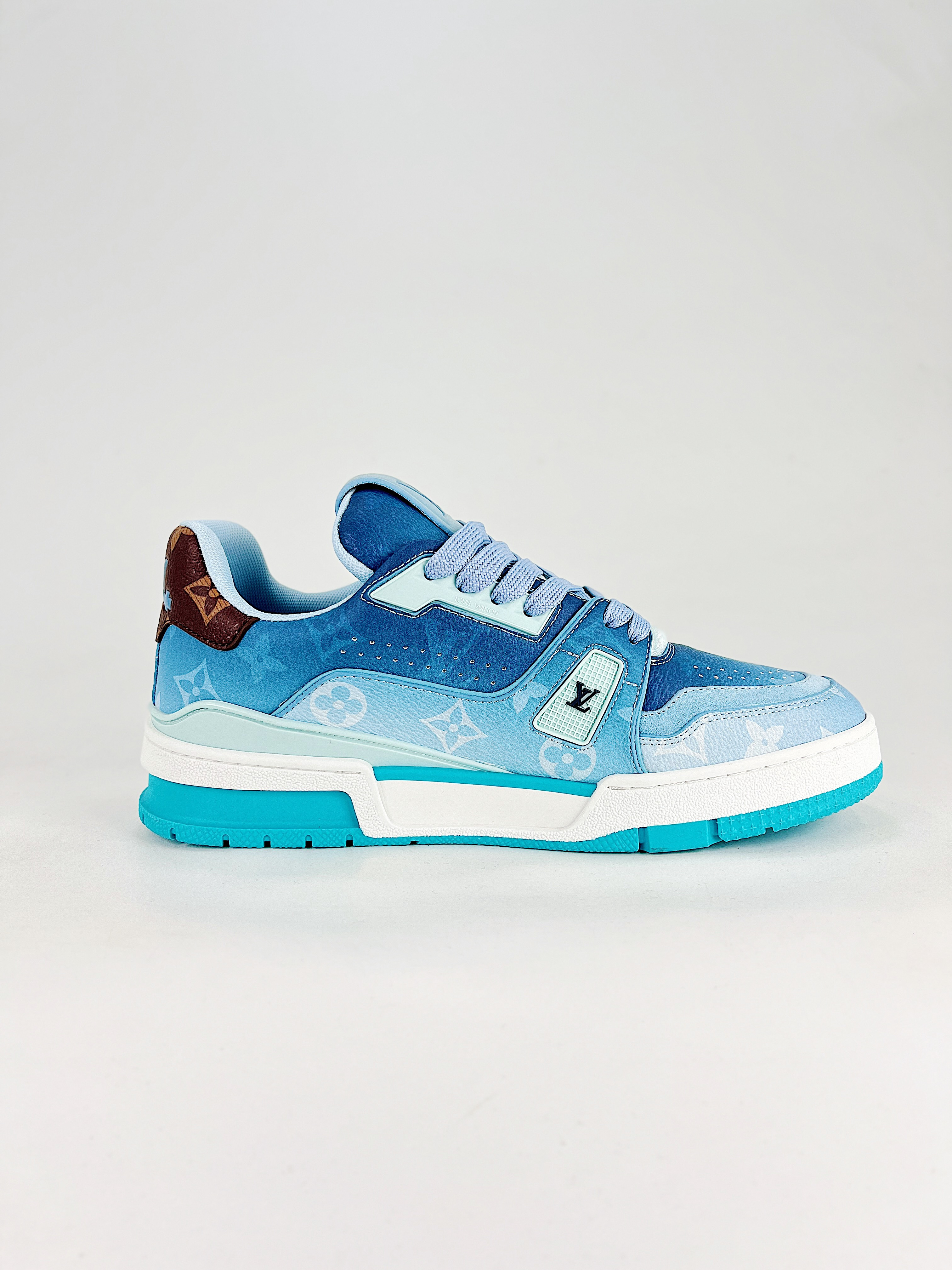 LV路易威登Trainer渐变蓝老花休闲板鞋 LV路易威登Trainer渐变蓝老花休闲板鞋