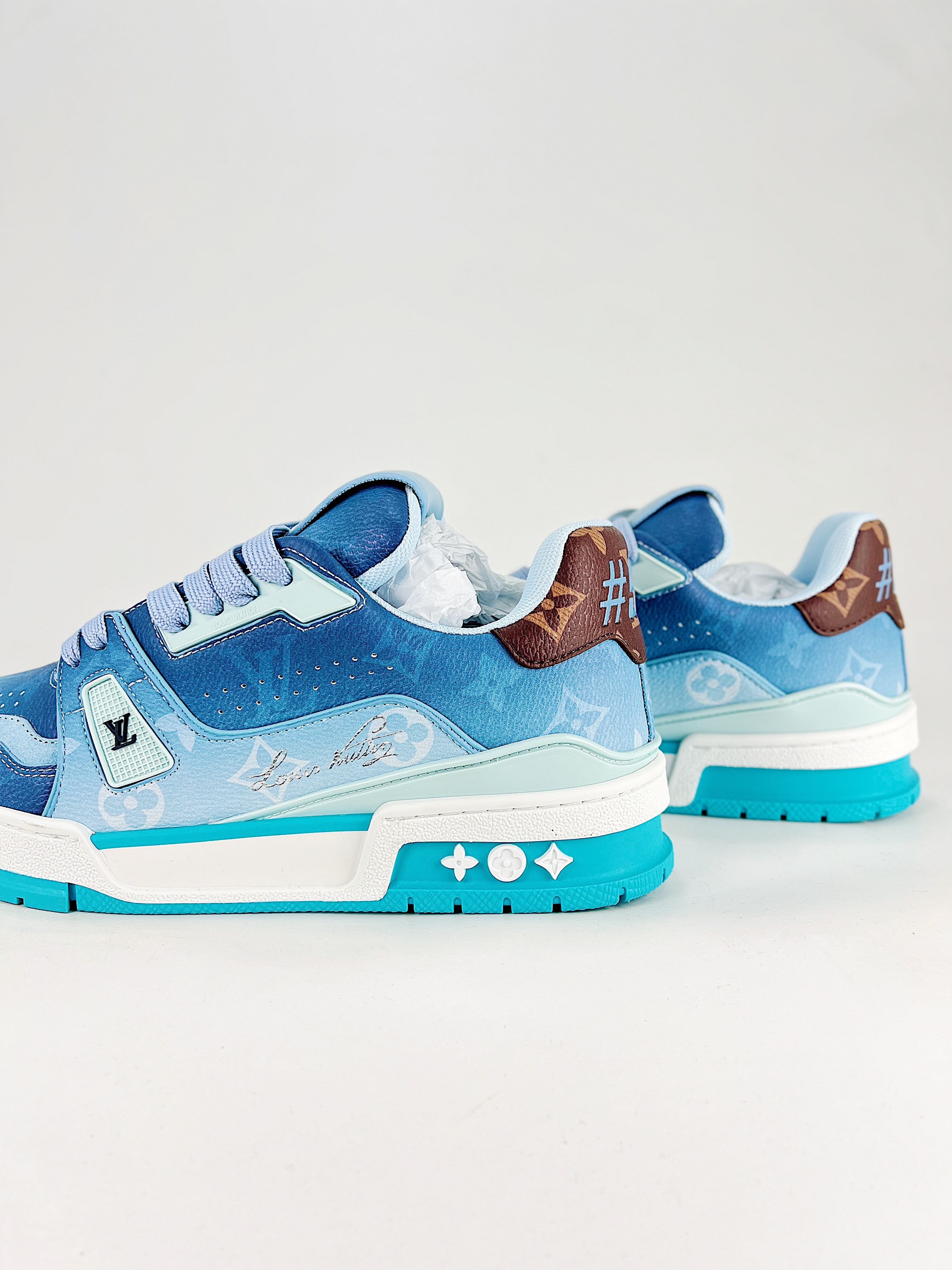 LV路易威登Trainer渐变蓝老花休闲板鞋 LV路易威登Trainer渐变蓝老花休闲板鞋