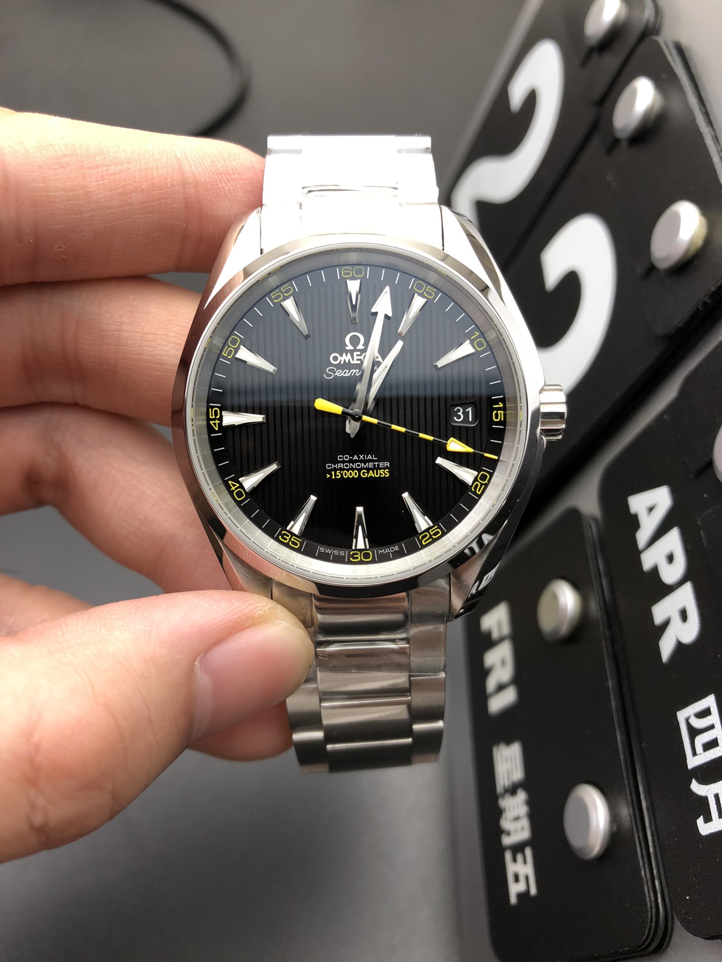 欧米茄海马系列AQUA TERRA 15000高斯防磁黑盘钢款腕表