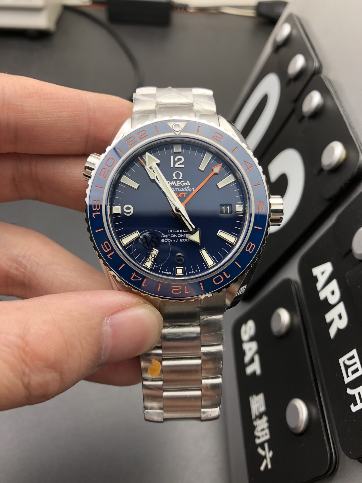 欧米茄海马海洋宇宙GMT蓝盘橙圈复刻腕表