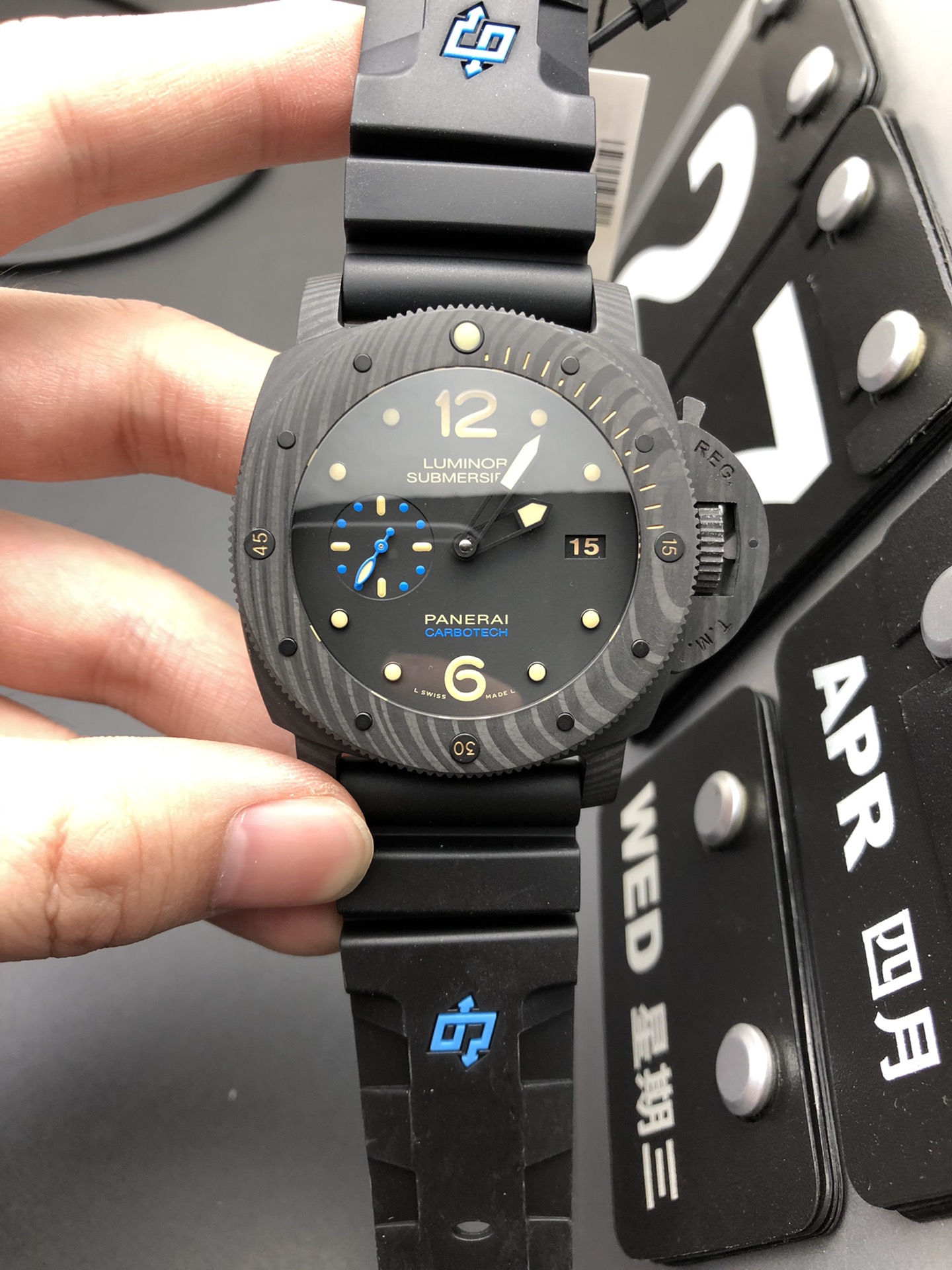 沛纳海Luminor Submersible Carbotech碳纤维潜水腕表