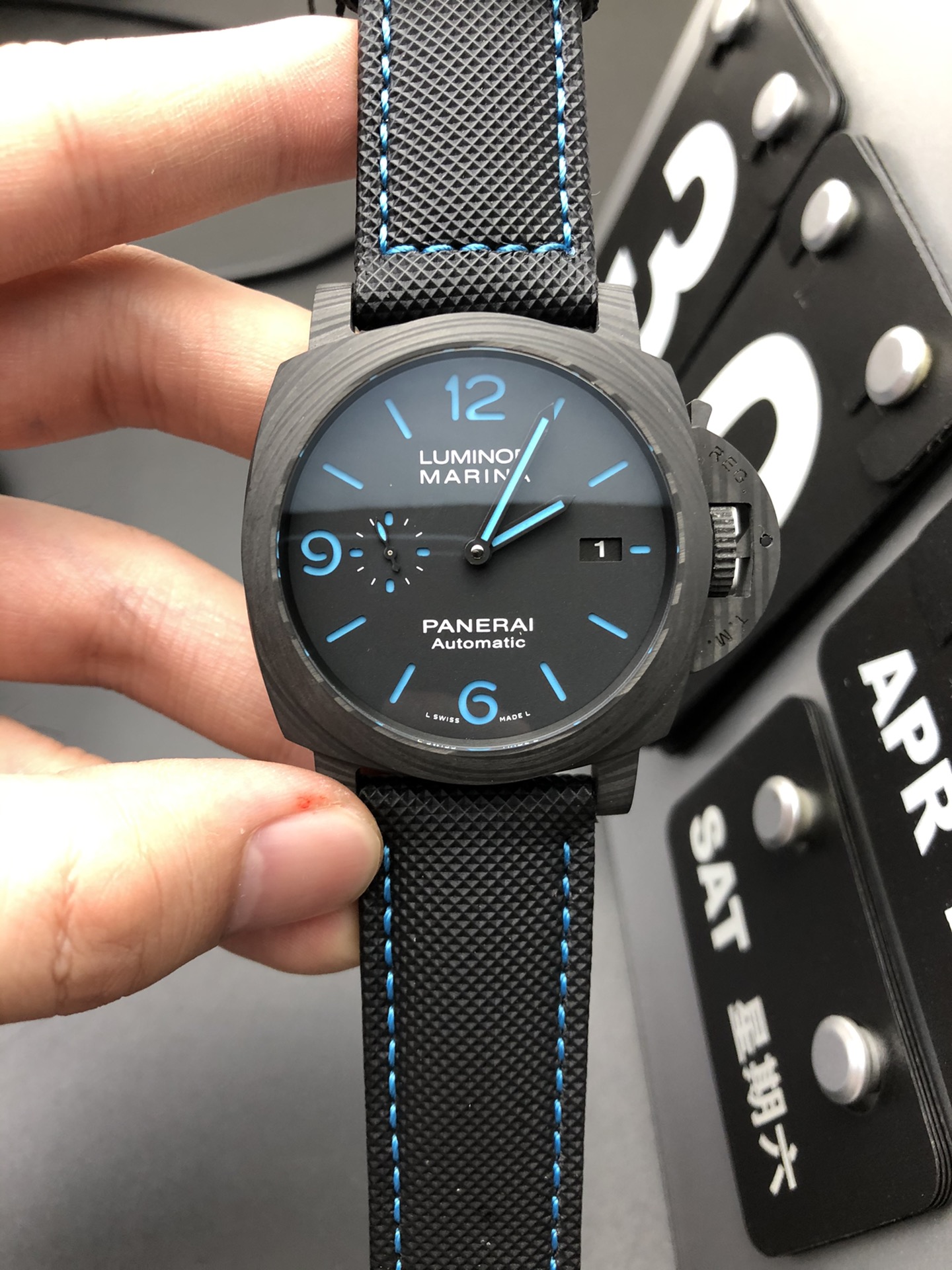 PANERAI Luminor Marina 黑蓝碳纤维自动机械腕表