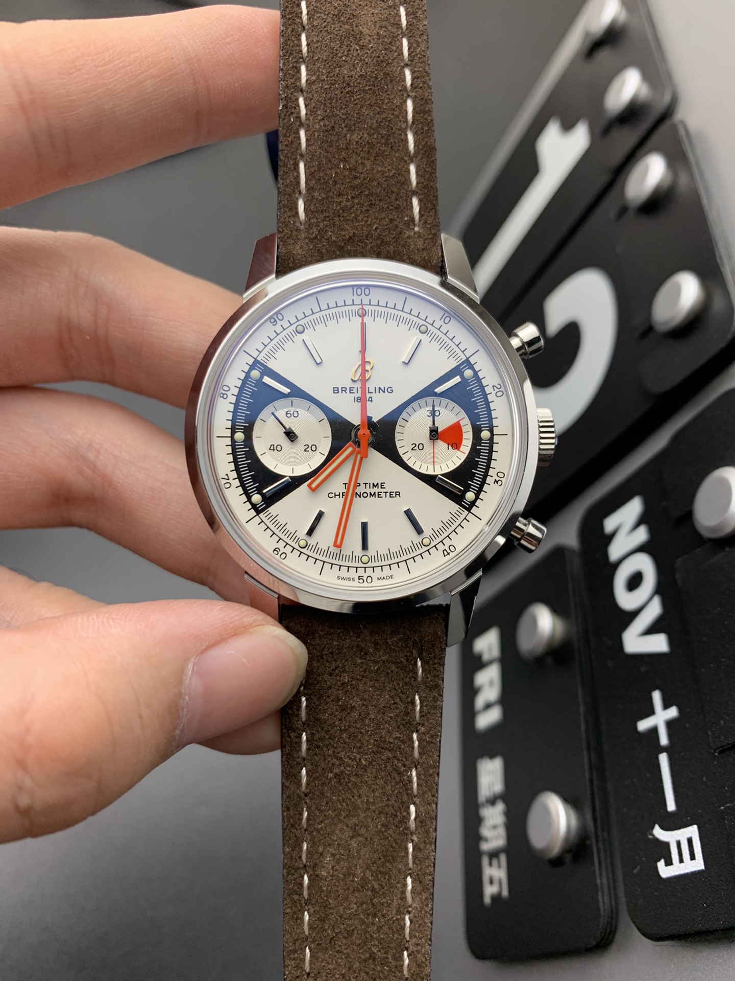 百年灵TOP TIME系列撞色计时码表