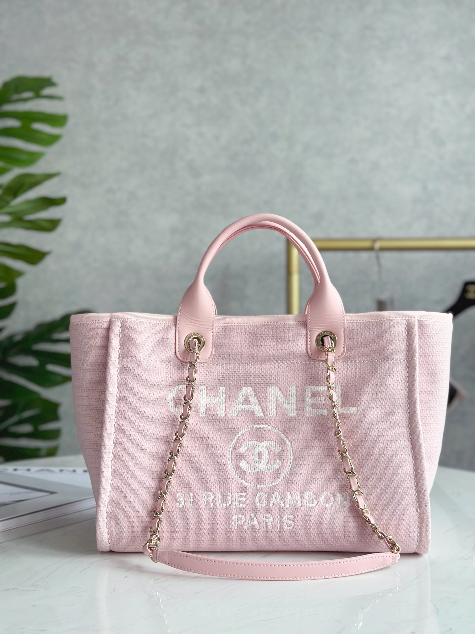 CHANEL樱花粉帆布刺绣托特通勤女包