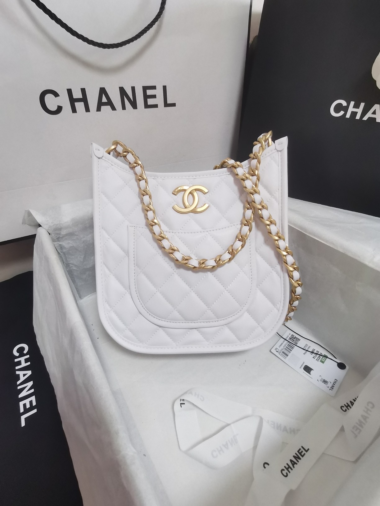 CHANEL经典菱格纹白色链条腋下斜挎包