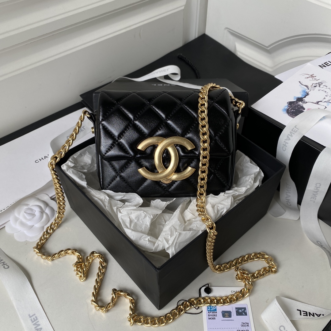 CHANEL 23P系列菱格纹金属双C迷你链条口盖包