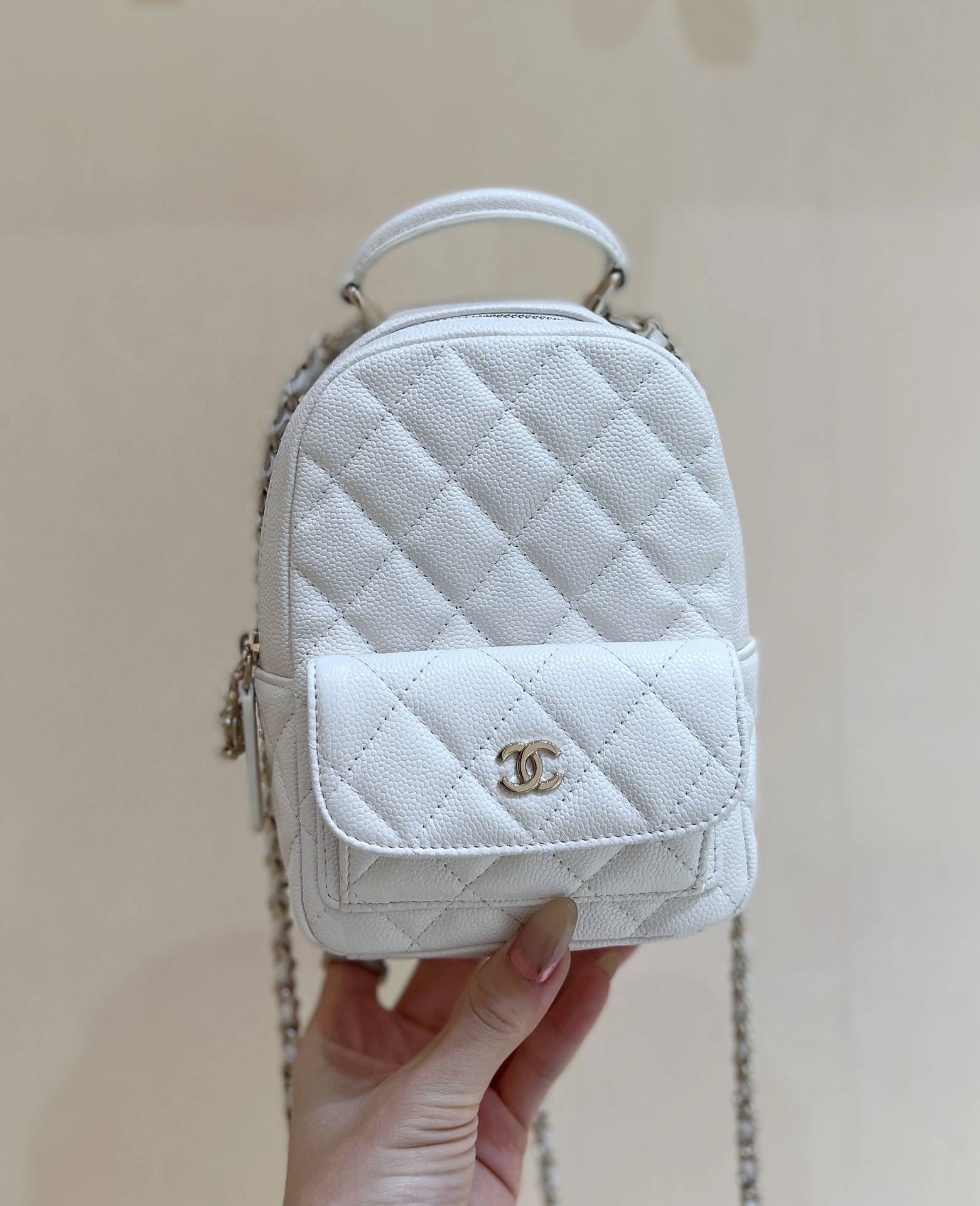 CHANEL香奈儿白色鱼子酱纹菱格迷你双肩斜挎包