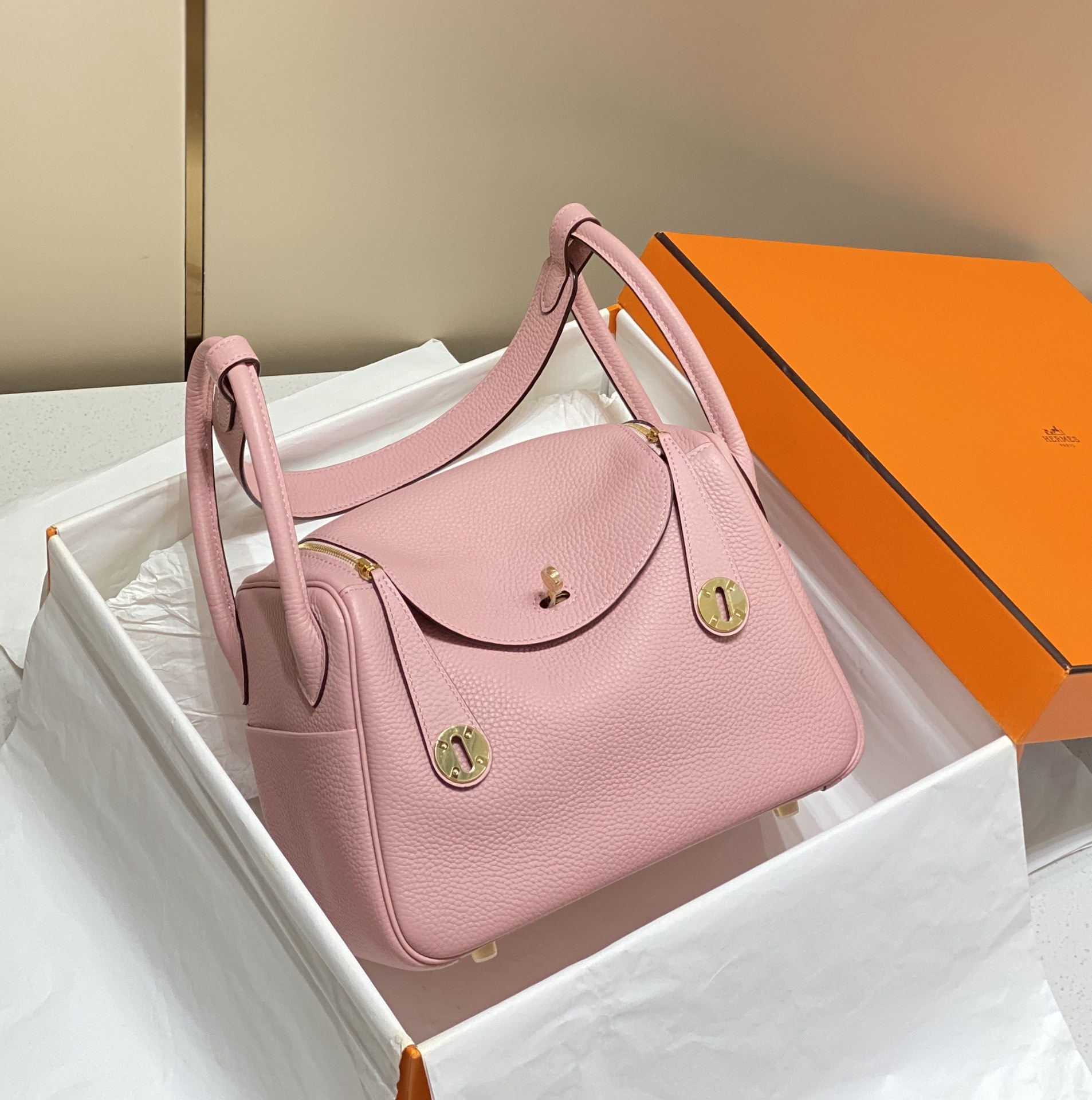 HERMÈS Lindy 粉色荔枝纹真皮手提单肩女包