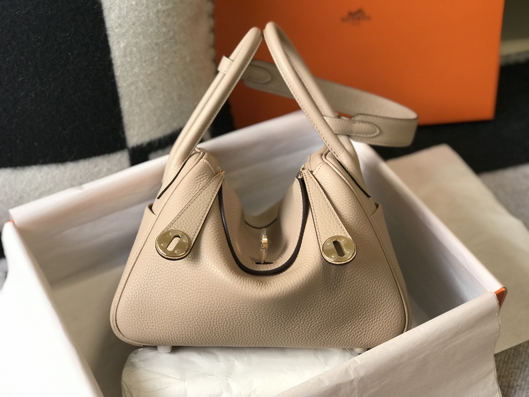 HERMES Lindy系列奶油白荔枝纹牛皮手提单肩包