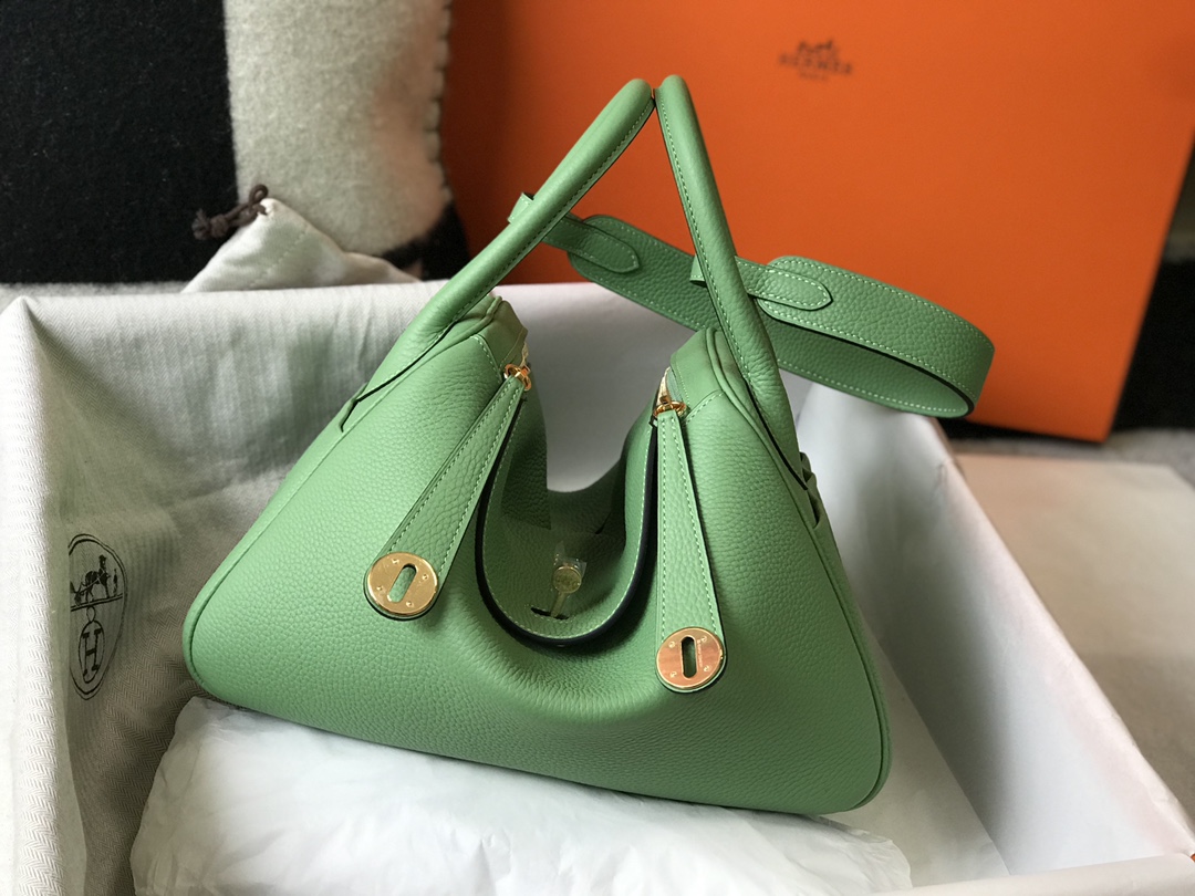HERMÈS Lindy 牛油果绿荔枝纹金扣手提斜挎女包